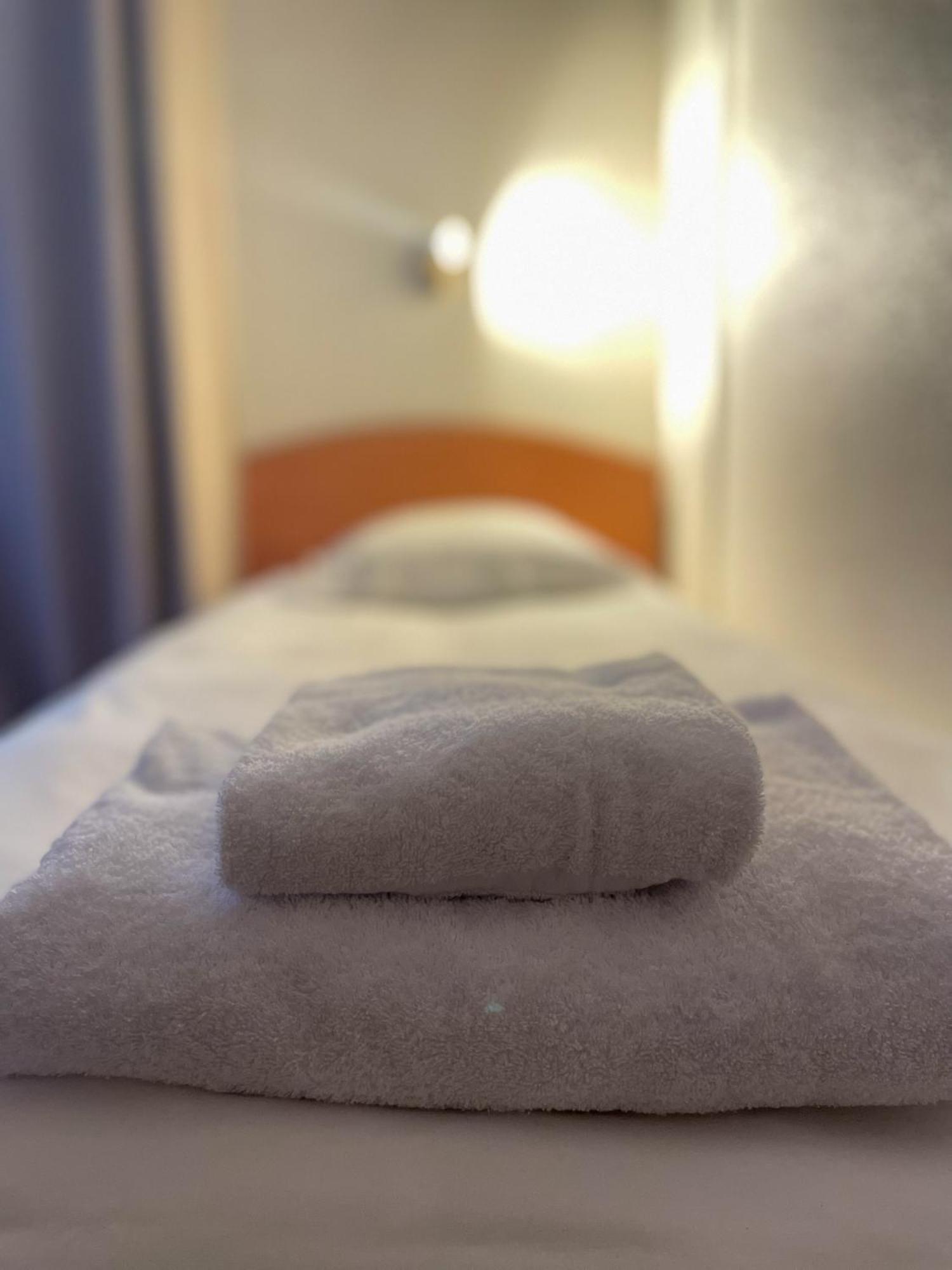 Hotel Beaulieu Lyon Charbonnières Esterno foto