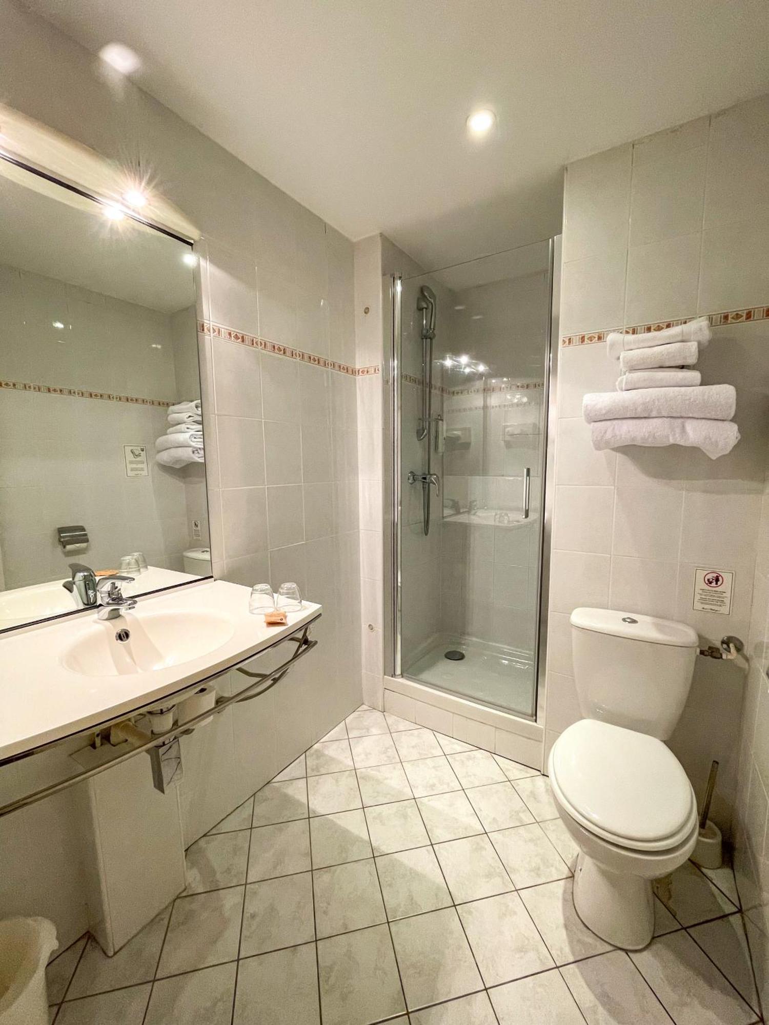 Hotel Beaulieu Lyon Charbonnières Esterno foto